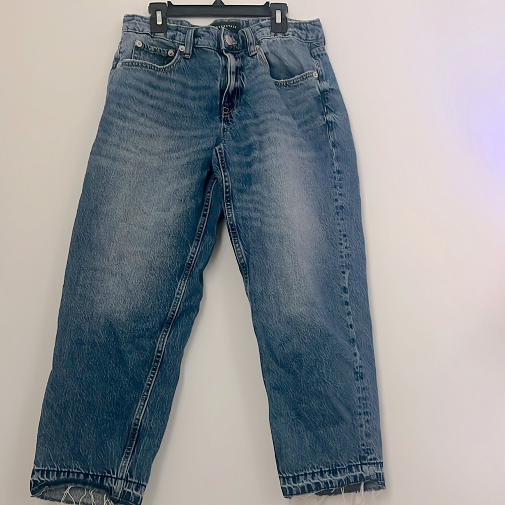 Low rise loose fit Medium wash Aeropostale Jeans.